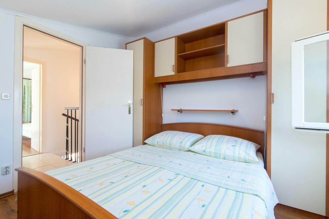 Apartment Josipa Vinišće エクステリア 写真